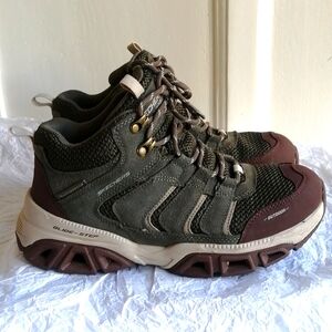 🥾Sketchers Relaxed Fit Waterproof Hiking Shoes Size 7.5 Outdoor Boots GlideStep